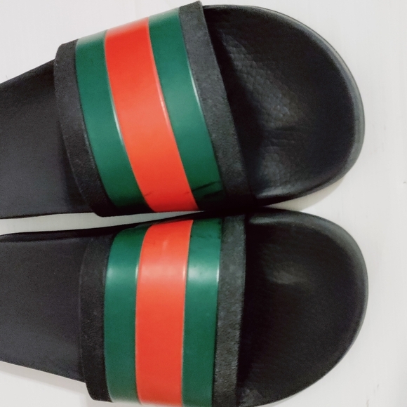 Gucci Men's Classic Slides – Size 9 – Authentic Luxury Comfort - Picture 6 of 15
